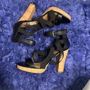 REPORT Black leather High Heeled Sandals